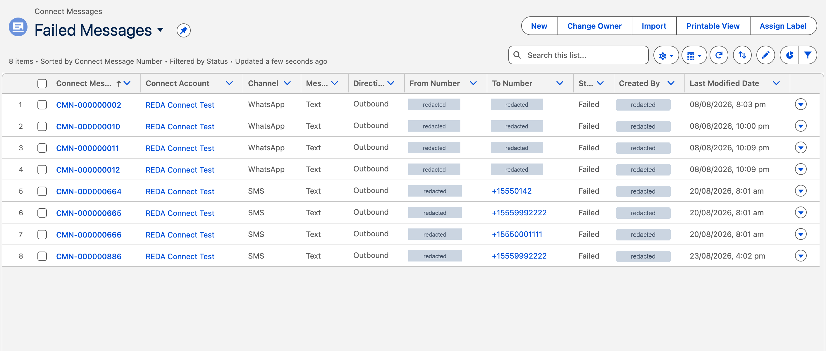 La vista Failed Messages de Connect Messages muestra ocho mensajes salientes ordenados por Connect Message Number y filtrados por Status. Las columnas muestran cuenta, canal WhatsApp o SMS, tipo, dirección, números de origen y destino, estado Failed en todas las filas, creador y última modificación.