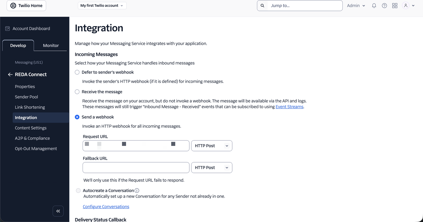 Página Integration del servicio: opciones de Incoming Messages Defer to sender's webhook, Receive the message y Send a webhook seleccionada, con Request URL oculto