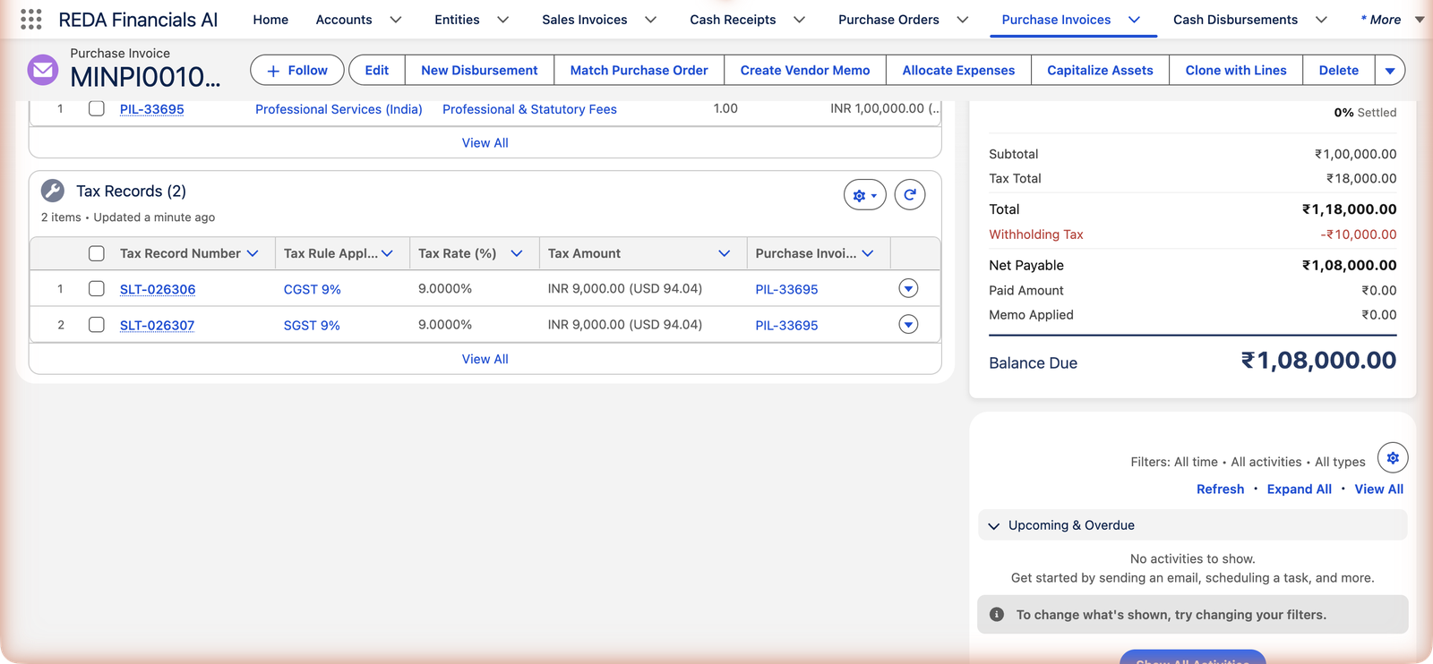 A lista relacionada Registros de imposto da Fatura de compra MINPI001001 na REDA Financials AI, mostrando dois registros: CGST 9% de INR 9,000.00 e SGST 9% de INR 9,000.00, cada um vinculado à linha de fatura PIL-33695. O Resumo da fatura à direita mostra Subtotal ₹1,00,000.00, Total de impostos ₹18,000.00, Total ₹1,18,000.00, Retenção na fonte −₹10,000.00, Valor líquido a pagar ₹1,08,000.00 e Saldo pendente ₹1,08,000.00.
