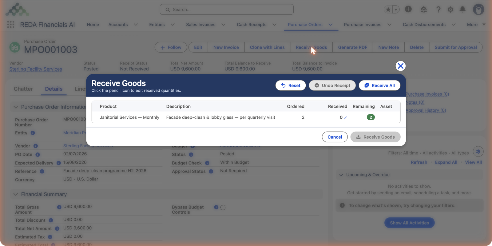 La ventana Recibir mercancías en REDA Financials AI, abierta sobre la orden de compra MPO001003. Su subtítulo dice 'Haz clic en el ícono de lápiz para editar las cantidades recibidas.' La cuadrícula muestra la línea: Producto Servicios de limpieza — Mensual, Descripción 'Limpieza profunda de fachada y cristales del vestíbulo — por visita trimestral', Ordenado 2, Recibido 0 con un ícono de lápiz, Restante 2 y una columna Activo. Botones: Restablecer, Deshacer recepción, Recibir todo en la parte superior; Cancelar y Recibir mercancías en la parte inferior.