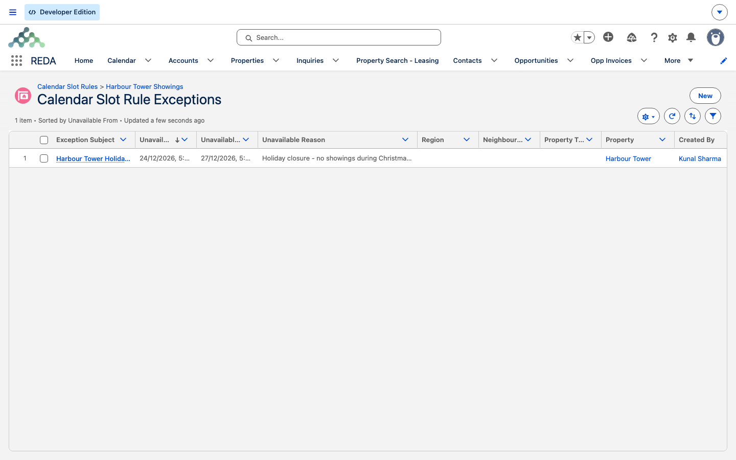 A lista relacionada Calendar Slot Rule Exceptions embaixo de uma regra de horário