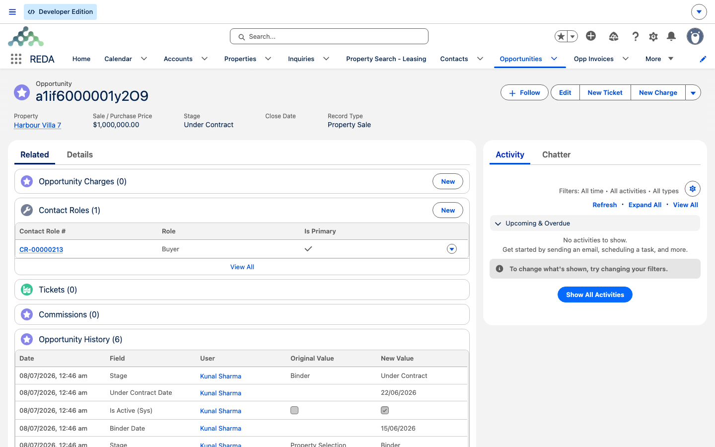 La lista relacionada Contact Roles del negocio de venta con el rol Buyer marcado como Primary